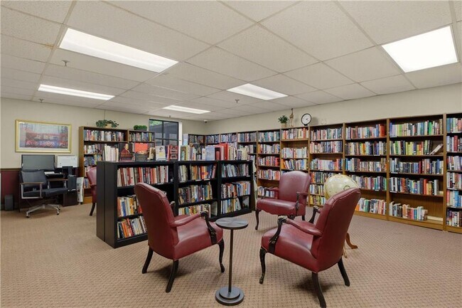 Building Photo - 300 Johnson Ferry Rd