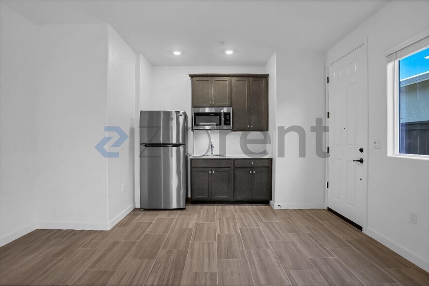 Building Photo - Unit Unit A