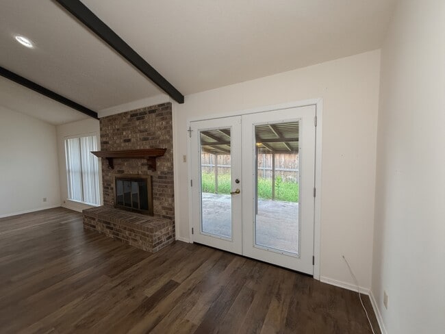 Building Photo - 925 Boone Dr