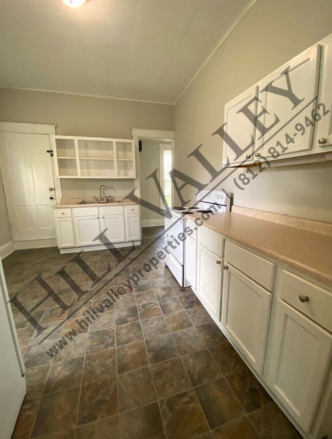 Building Photo - Three Bedroom Home