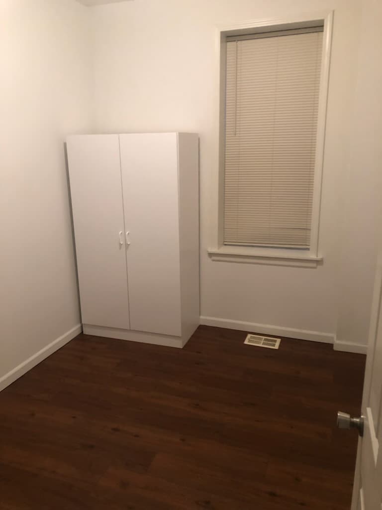 Bedroom - 2223 Alberta St