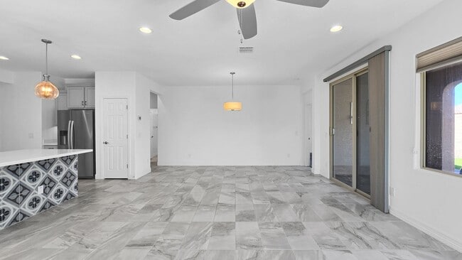 Building Photo - Gorgeous home in gated 55+ community of Canta Mia!