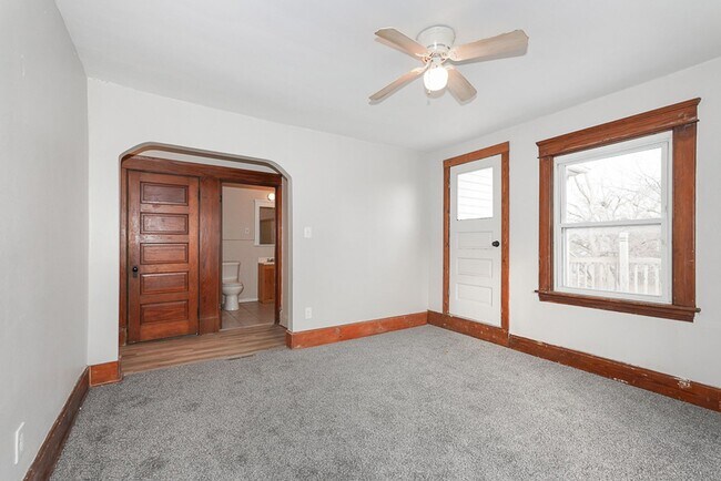 Building Photo - 1025 W 23rd St