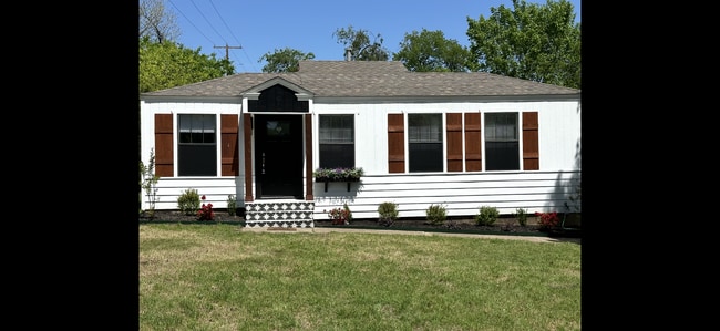 Building Photo - Beautiful River Oaks home 3 bed 1 bath Cov...