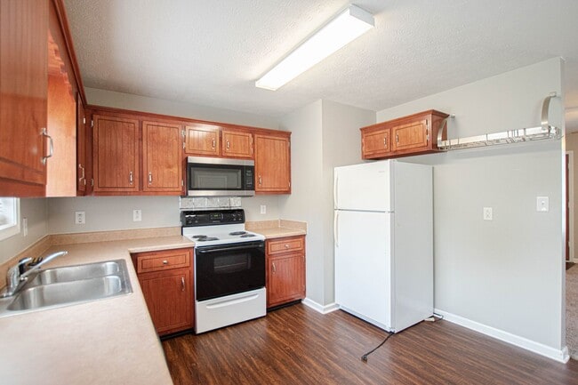 Building Photo - Pet Friendly with Fenced Yard!