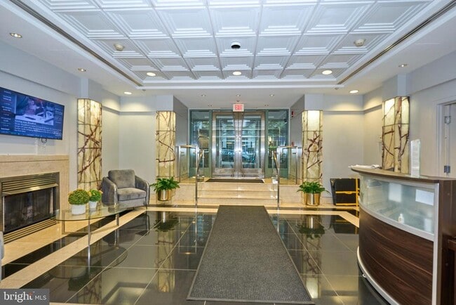 Building Photo - 1150 K St NW