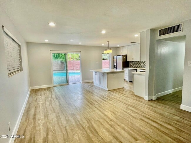 Building Photo - 8226 E Sells Dr
