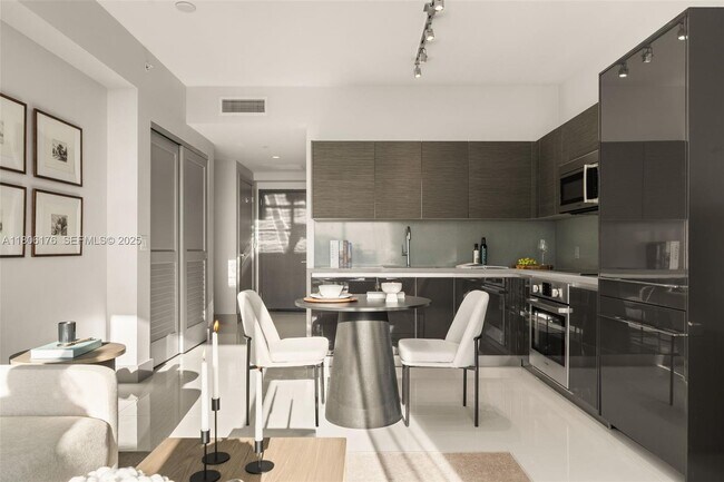 Building Photo - 1080 Brickell Ave