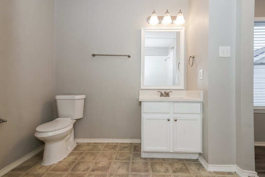Building Photo - 21118 Bridgemeadows Ln