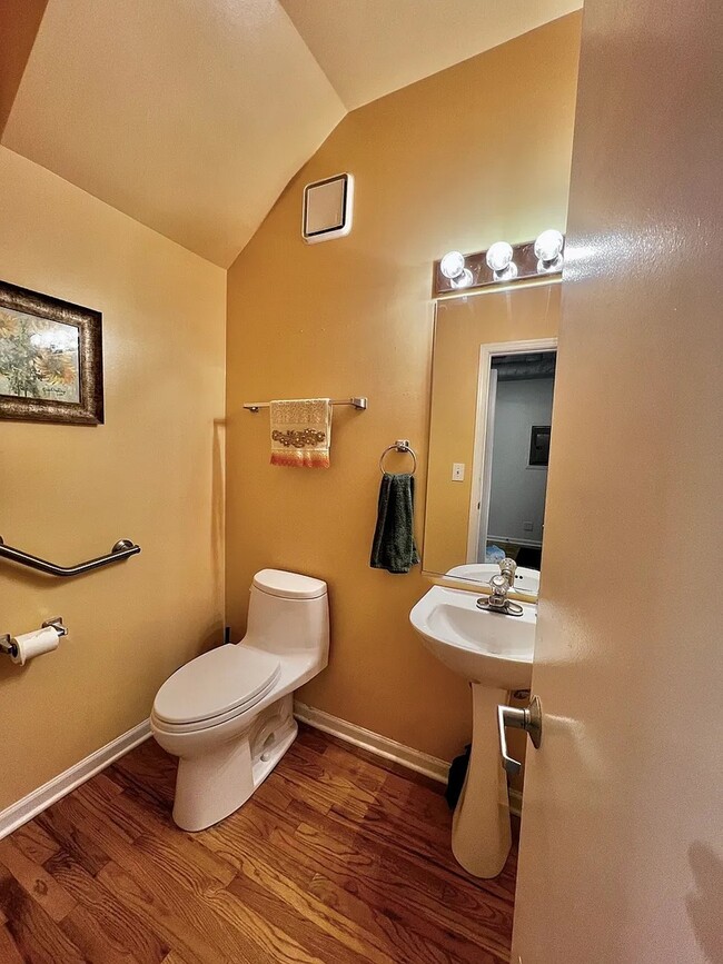 Building Photo - 1834 Ridge Ave