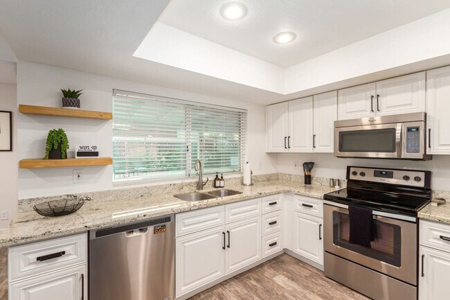 Building Photo - 2530 W Obispo Cir