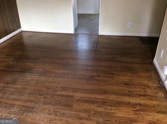 Building Photo - 105 E Mimosa Dr