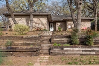 Building Photo - 2707 Woodshire Dr