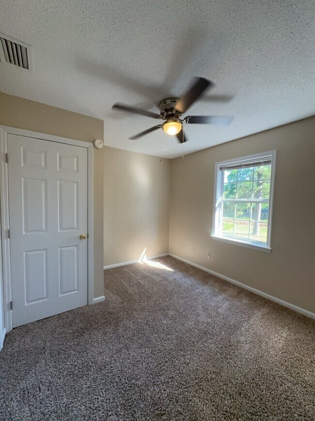 Building Photo - Stunning 3 Bed, 2.5 Bath Home with 1536 Sq Ft in Jacksonville, NC!