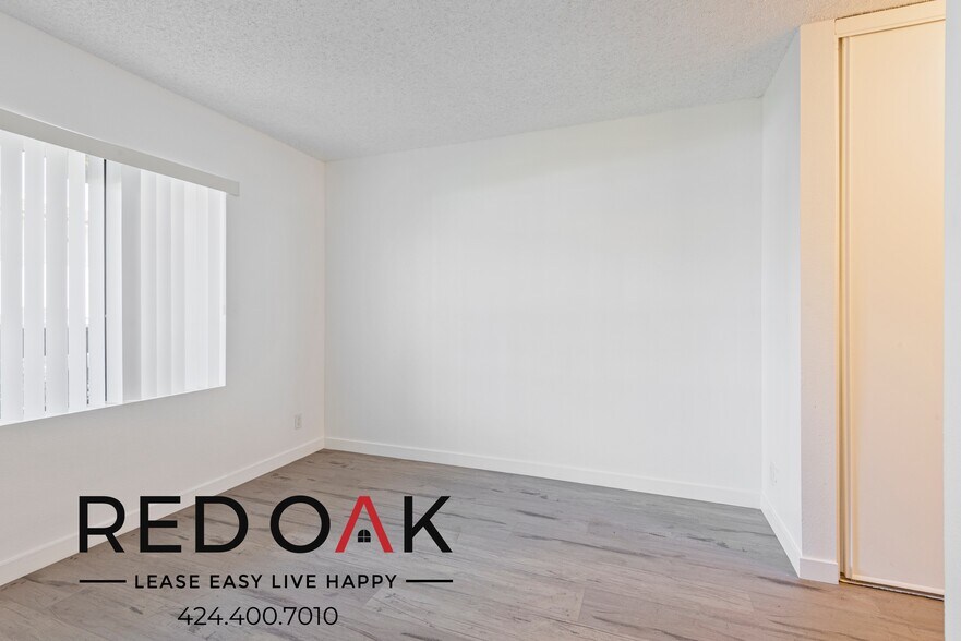 Building Photo - 16200 Vermont Ave