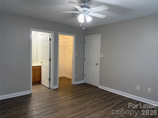 Building Photo - 4924 Aldersbrook Dr