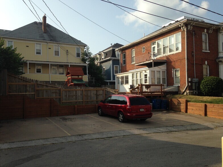 Off-Street Parking - 412 Iowa Ave
