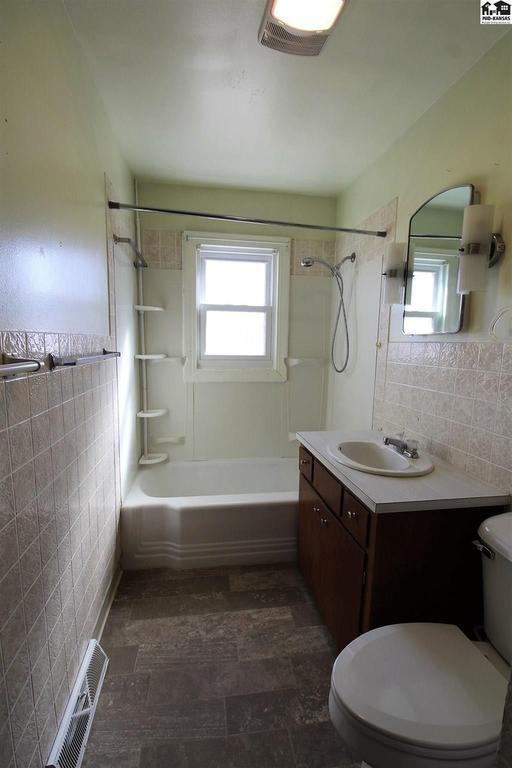 Bathroom - 408 S Garfield Ave