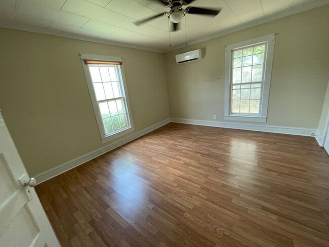 Building Photo - 107 Abernathy St