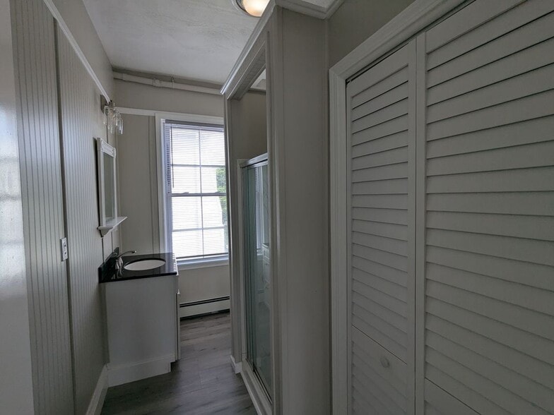 Building Photo - 684 Park Ave