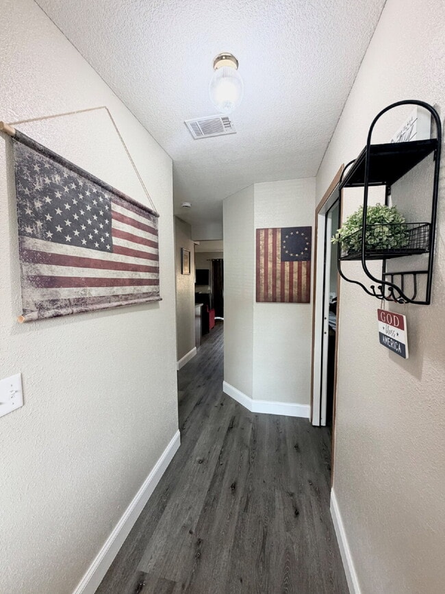 Building Photo - FULLY FURNISHED 2Br / Ground Floor Condo
