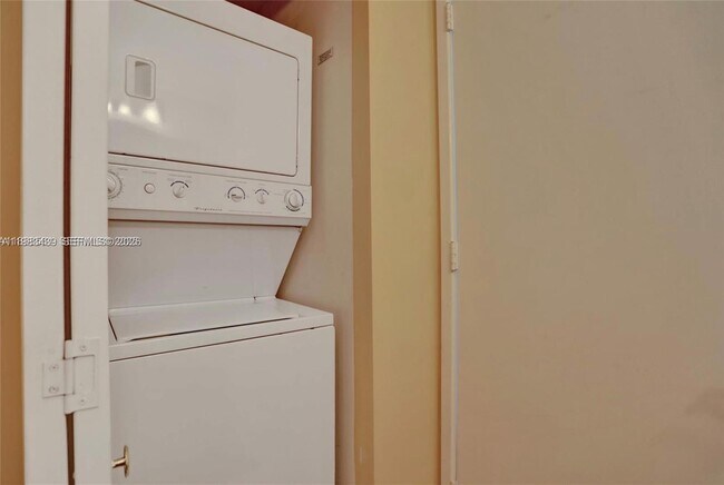 Building Photo - 185 SW 7th St