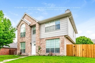 Building Photo - 10700 Castle Dr