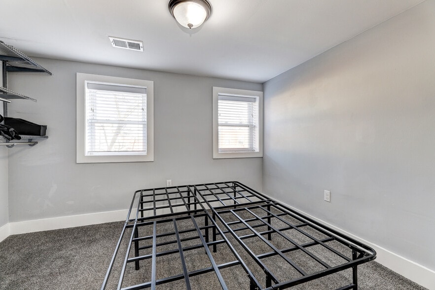 Third floor bedroom. - 60 S Carrollton Ave