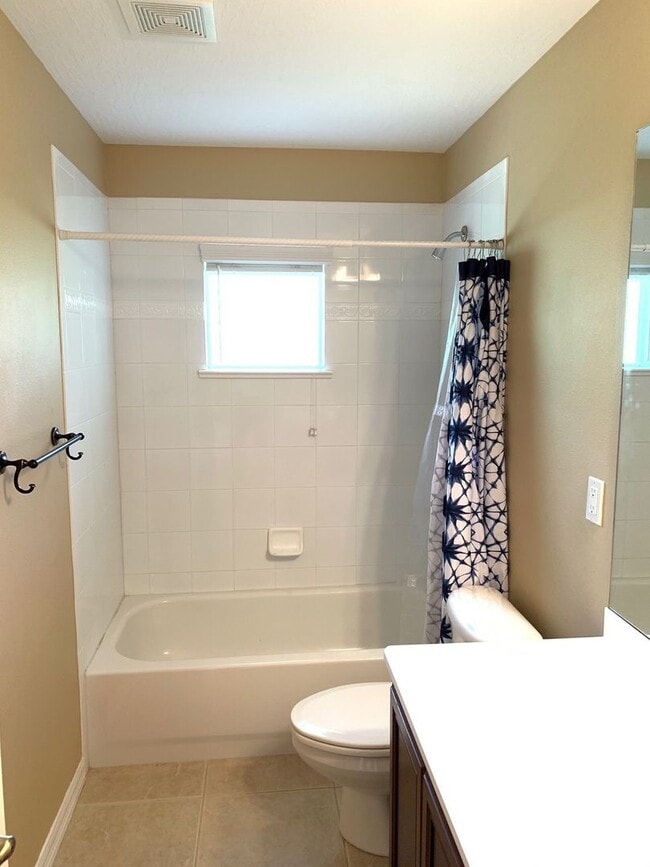 Building Photo - Gated Community 4 Bedroom 3 Bath on Cul-de...