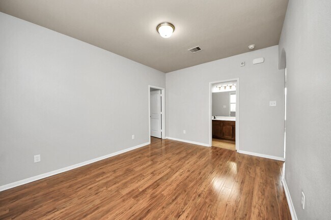 Building Photo - 3211 Norville Ln