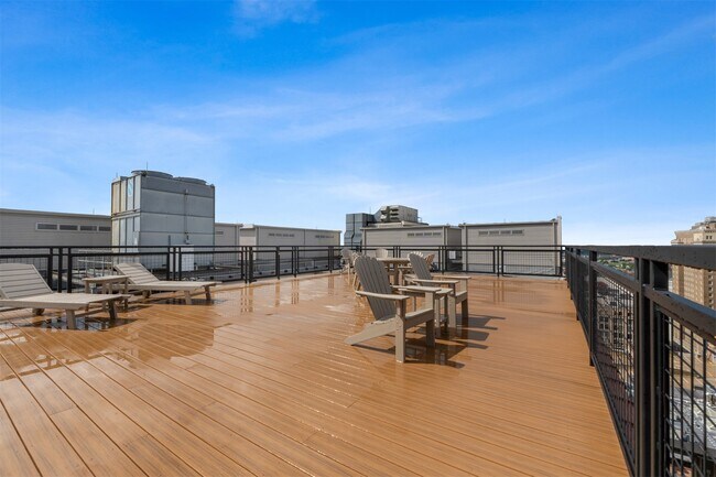 Building Photo - 915 Olive St