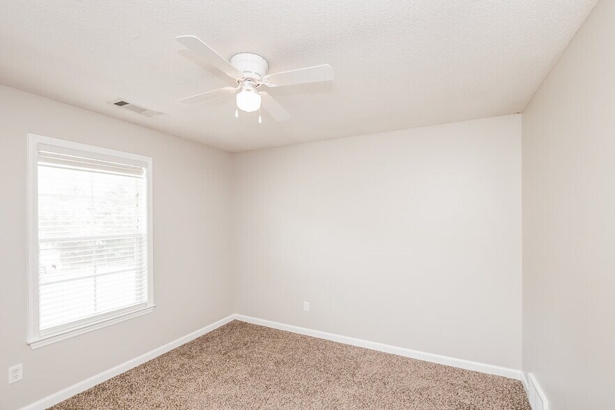 Building Photo - 10215 Morning Hill Dr