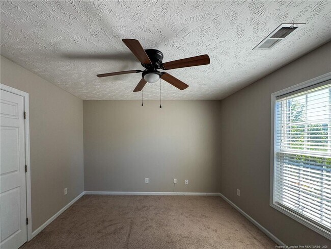 Building Photo - 136 Ivy Stone Dr