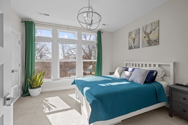 Building Photo - 644 W End Dr