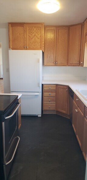 Kitchen - 901 Country Club Ave