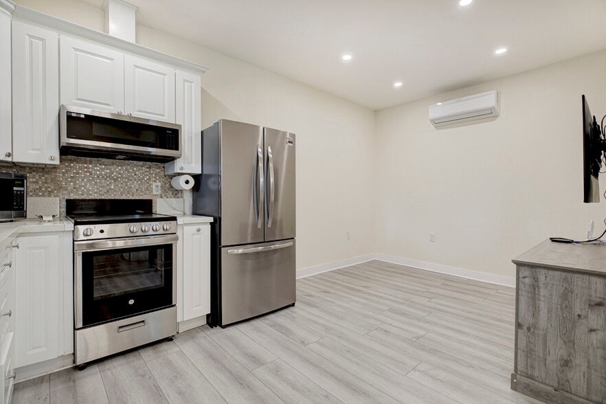 Building Photo - 16615 Los Alimos St