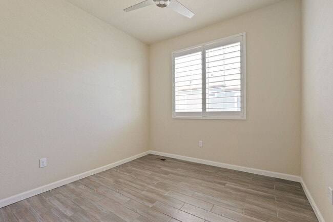 Building Photo - 8085 E 21st Ave