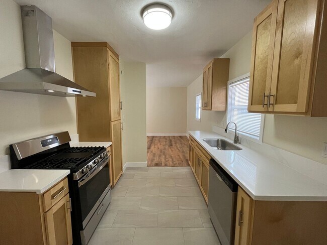Building Photo - BELLA APARTMENTS: Beautiful 1 Bed - 1 Bath