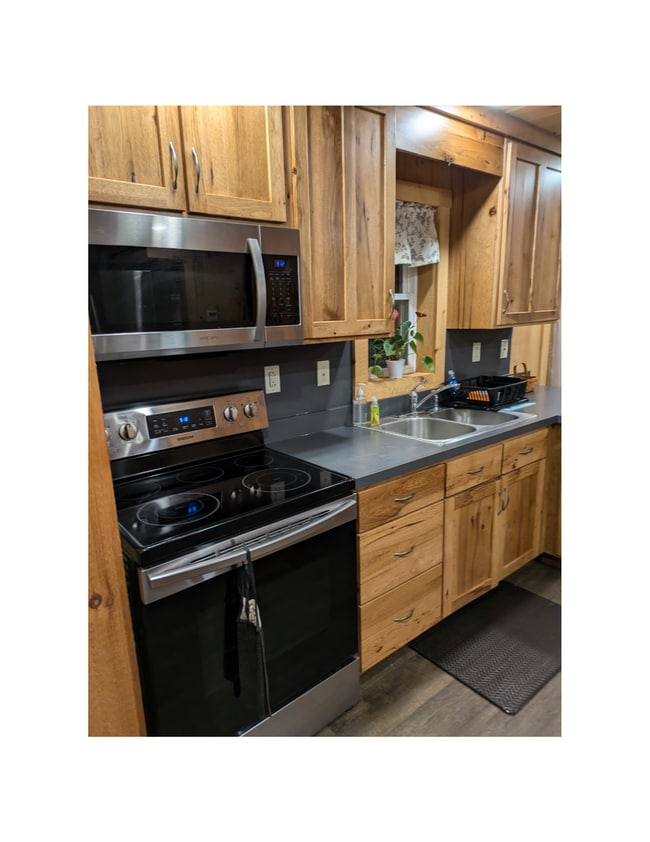 Building Photo - Lovely Single-Family Home