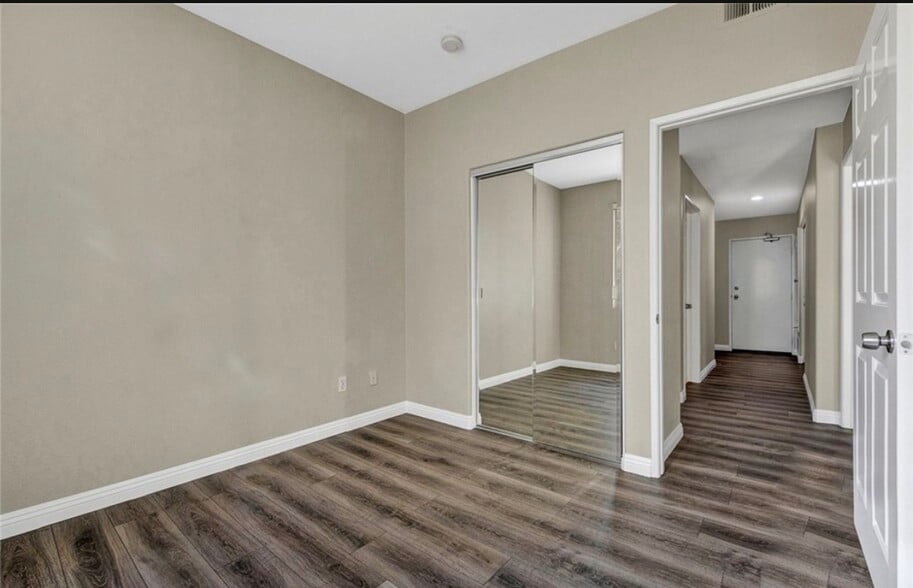 Building Photo - 8028 E Far Canyon Way