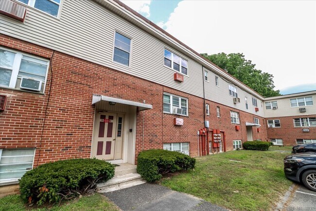 Building Photo - 96 Belair Dr