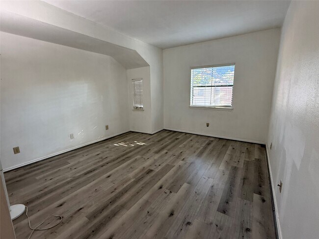 Building Photo - 1103 Dulles Ave