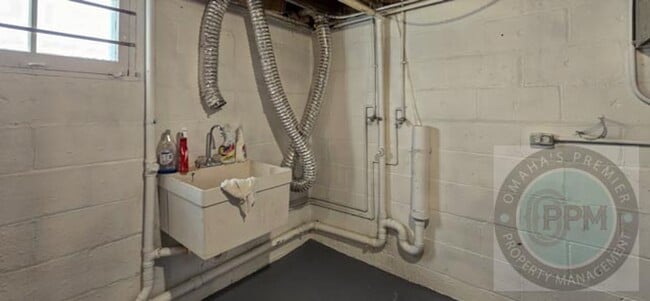 Building Photo - A "Must See" 2bd/1ba Beautiful home!