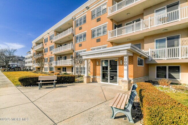 Building Photo - 200 Ocean Park Ave