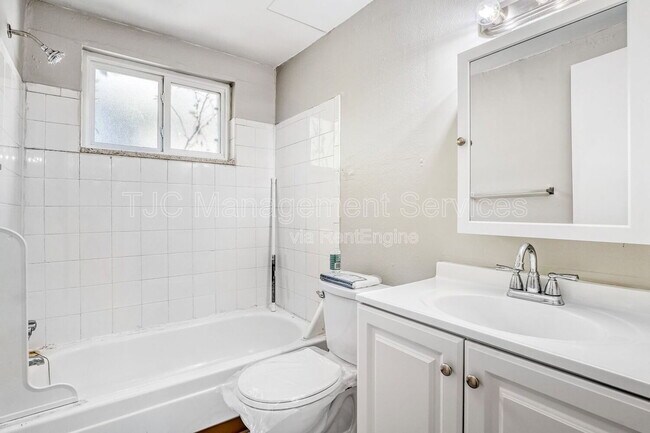Building Photo - 1138 Corona St