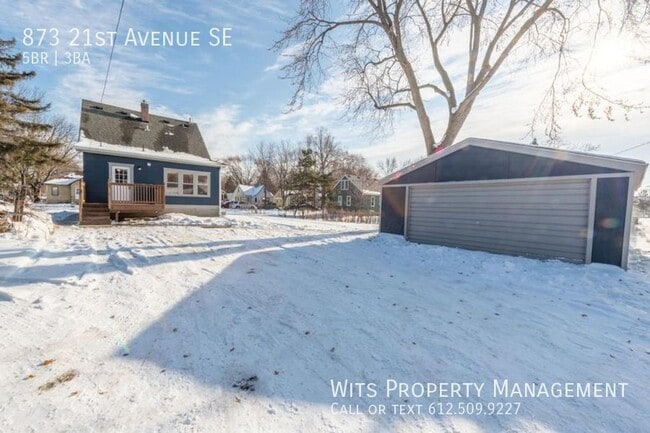 Building Photo - 873 21st Ave SE