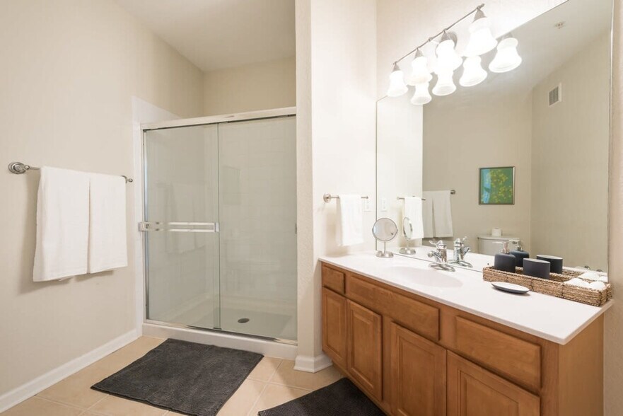 Building Photo - 4102 Breakview Dr