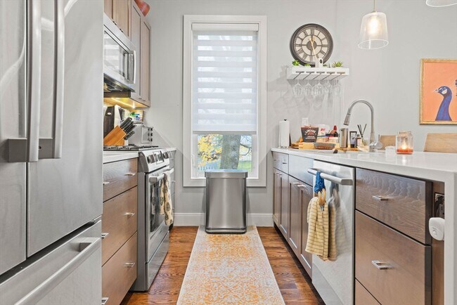 Building Photo - 6 Ashland St