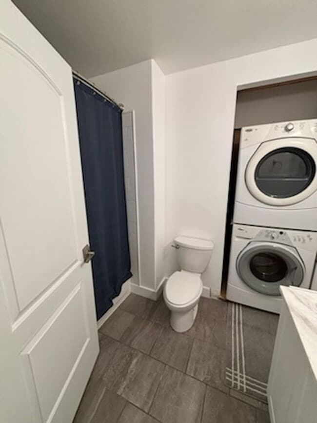 Building Photo - Unique duplex in post falls