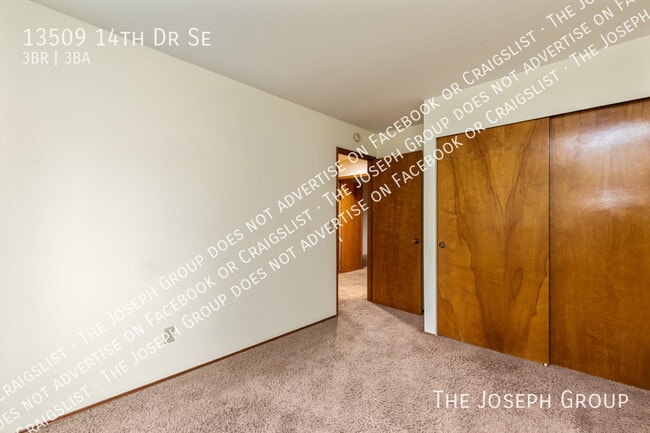 Building Photo - 13509 14th Dr SE